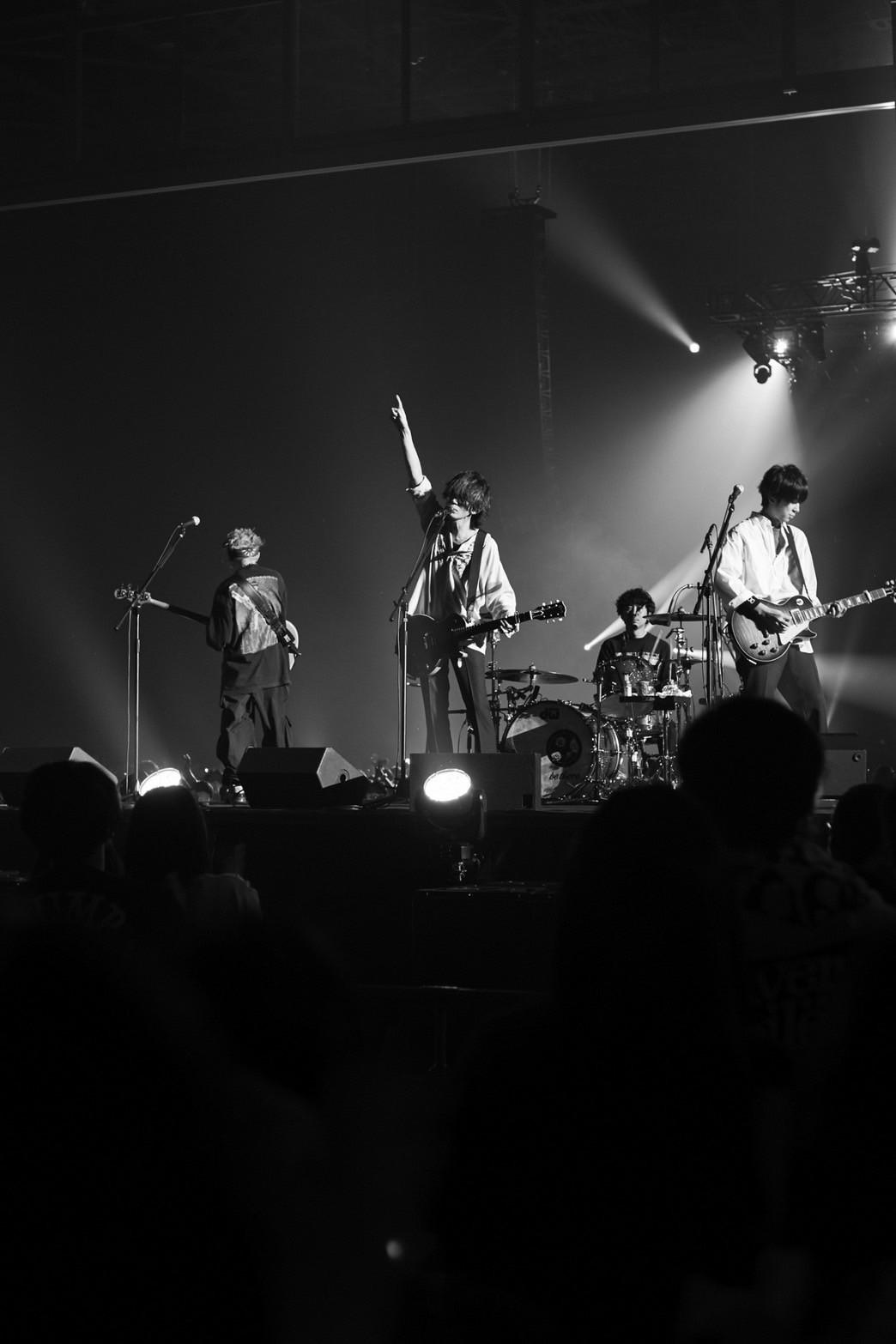 最終値下 BUMP OF CHICKEN SURFPHOTOPORKIN&#39;写真集 BUMP OF CHICKEN 限定写真集 SURF PHOTO PORKIN